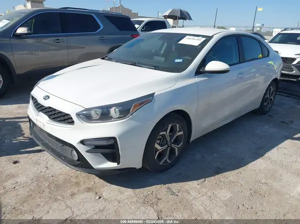 3KPF24AD3ME392448 2021 KIA FORTE - Image 2