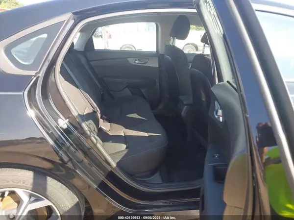3KPF24AD3ME402802 2021 KIA FORTE - Image 8