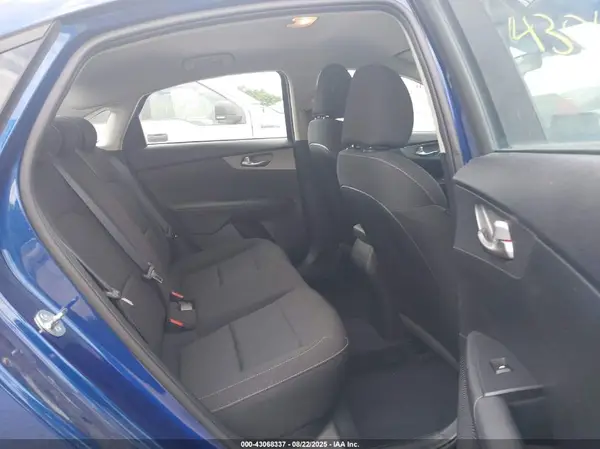 3KPF24AD3ME412827 2021 KIA FORTE - Image 8