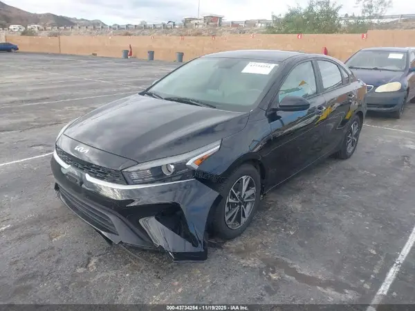 3KPF24AD3NE415986 2022 KIA FORTE - Image 2
