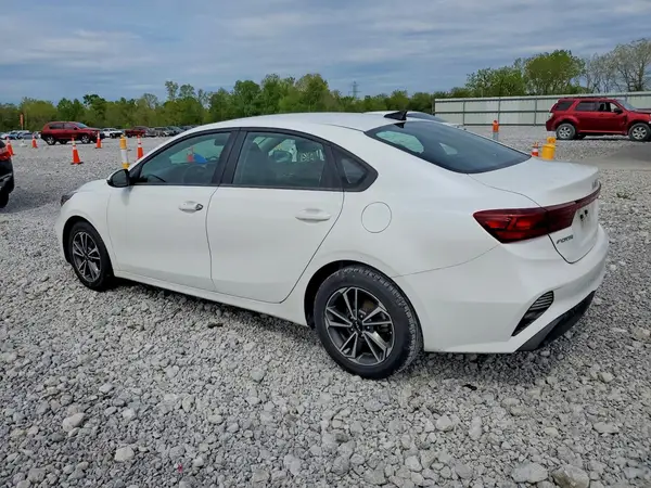 3KPF24AD3NE424123 2022 KIA FORTE - Image 2