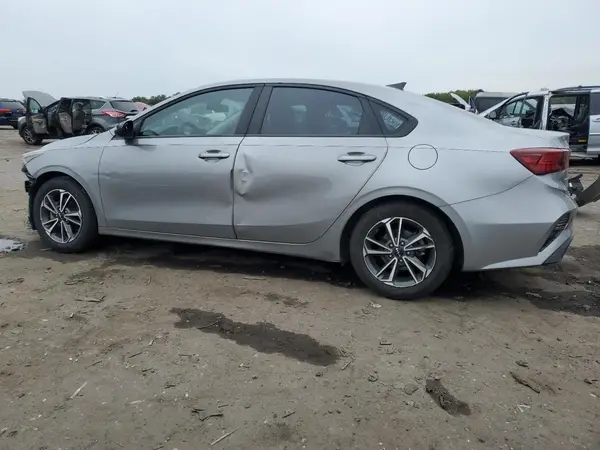 3KPF24AD3NE424512 2022 KIA FORTE - Image 2