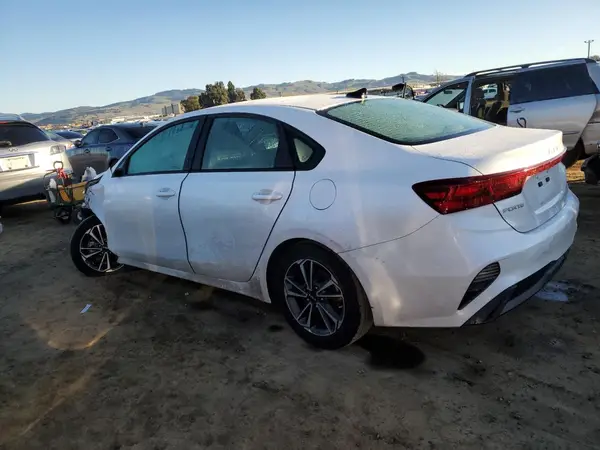 3KPF24AD3NE427653 2022 KIA FORTE - Image 2