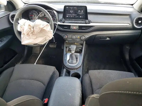 3KPF24AD3NE427863 2022 KIA FORTE - Image 8