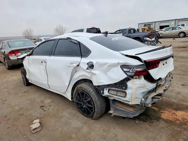 3KPF24AD3NE436031 2022 KIA FORTE - Image 2