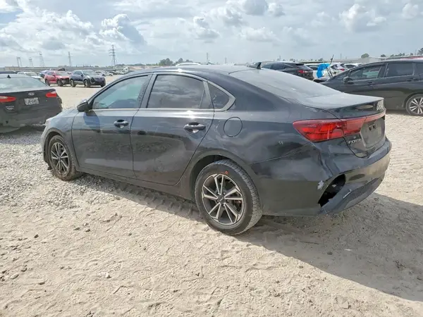 3KPF24AD3NE438717 2022 KIA FORTE - Image 2