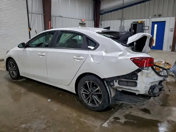 3KPF24AD3NE439267 2022 KIA FORTE - Image 2