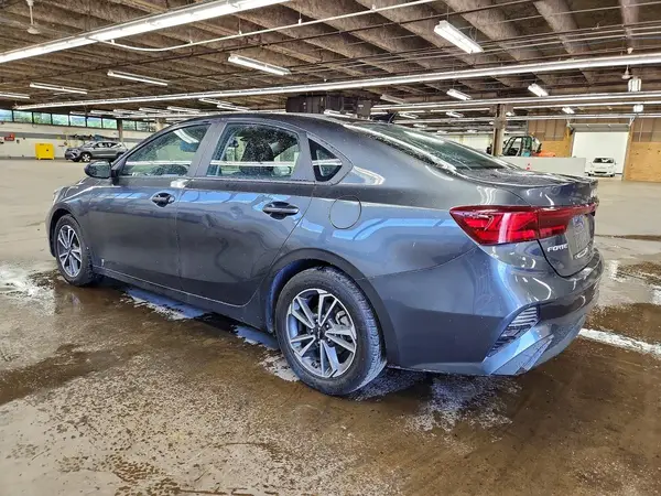 3KPF24AD3NE439656 2022 KIA FORTE - Image 2