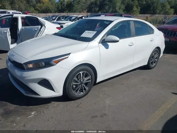 3KPF24AD3NE440628 2022 KIA FORTE - Image 2