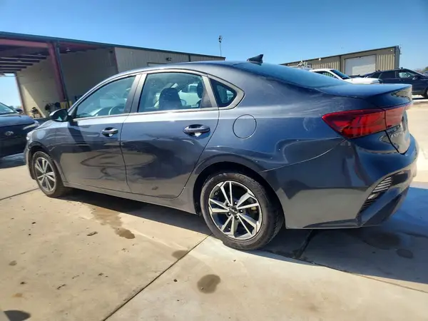 3KPF24AD3NE450219 2022 KIA FORTE - Image 2