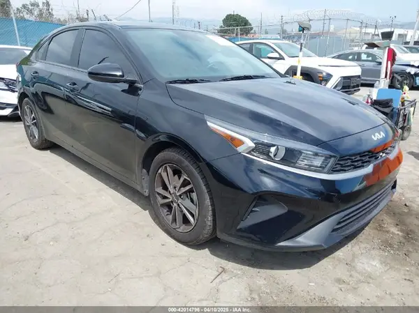 3KPF24AD3NE450379 2022 KIA FORTE - Image 1