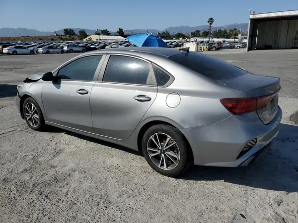 3KPF24AD3NE456246 2022 KIA FORTE - Image 2