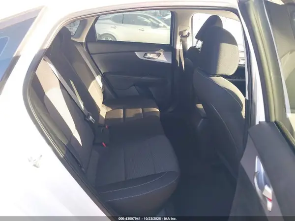 3KPF24AD3NE456358 2022 KIA FORTE - Image 8