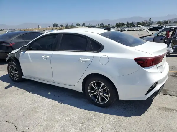 3KPF24AD3NE456442 2022 KIA FORTE - Image 2