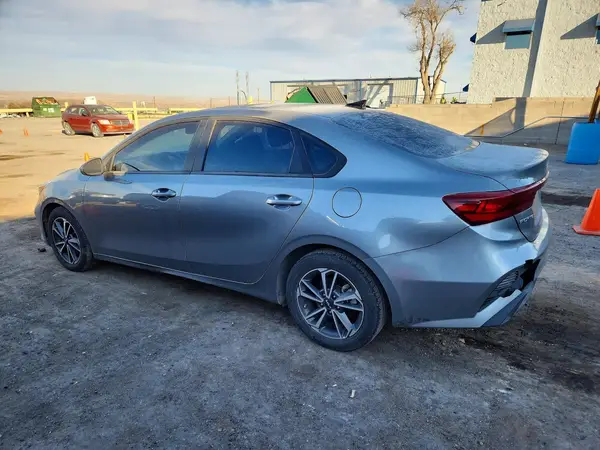 3KPF24AD3NE456876 2022 KIA FORTE - Image 2