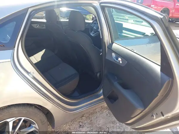 3KPF24AD3NE461480 2022 KIA FORTE - Image 8