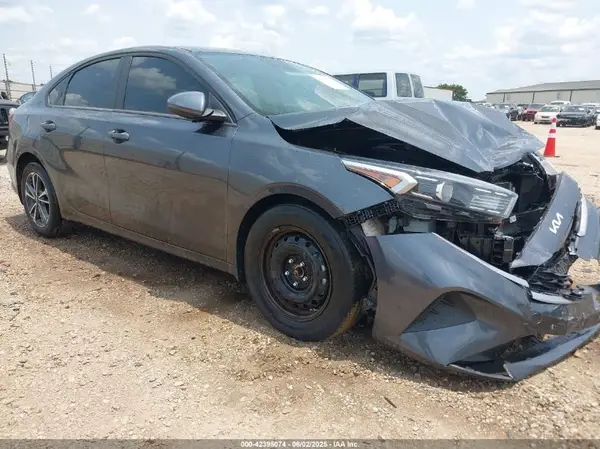 3KPF24AD3NE464217 2022 KIA FORTE - Image 1