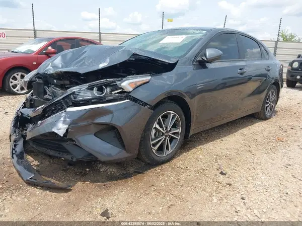 3KPF24AD3NE464217 2022 KIA FORTE - Image 2