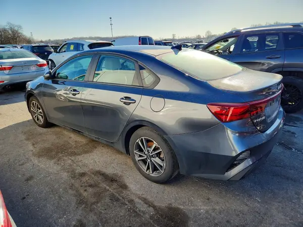3KPF24AD3NE465223 2022 KIA FORTE - Image 2