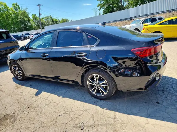 3KPF24AD3NE465593 2022 KIA FORTE - Image 2