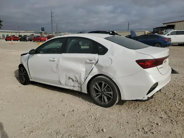 3KPF24AD3NE466078 2022 KIA FORTE - Image 2