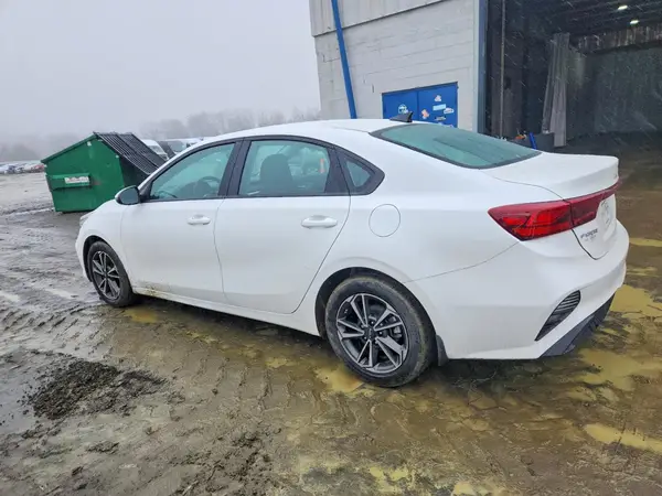 3KPF24AD3NE472429 2022 KIA FORTE - Image 2