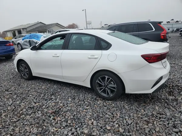 3KPF24AD3NE474438 2022 KIA FORTE - Image 2