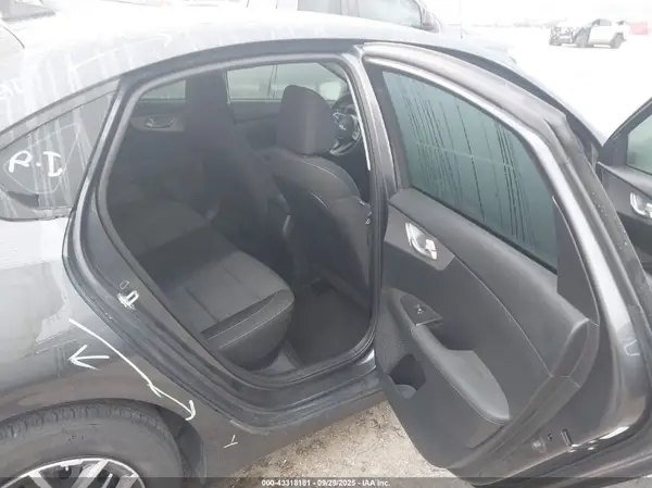 3KPF24AD3NE481177 2022 KIA FORTE - Image 8