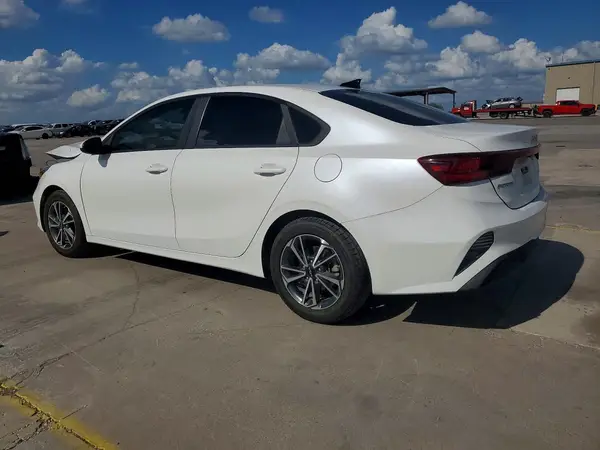 3KPF24AD3NE482538 2022 KIA FORTE - Image 2