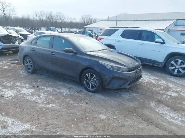 3KPF24AD3NE483172 2022 KIA FORTE - Image 1