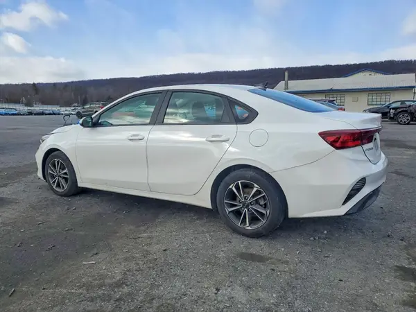 3KPF24AD3NE483849 2022 KIA FORTE - Image 2