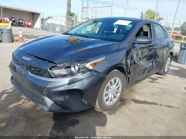 3KPF24AD3NE483902 2022 KIA FORTE - Image 2