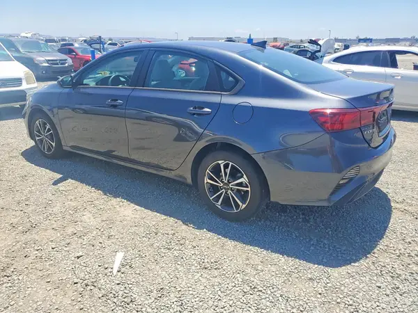 3KPF24AD3NE490686 2022 KIA FORTE - Image 2