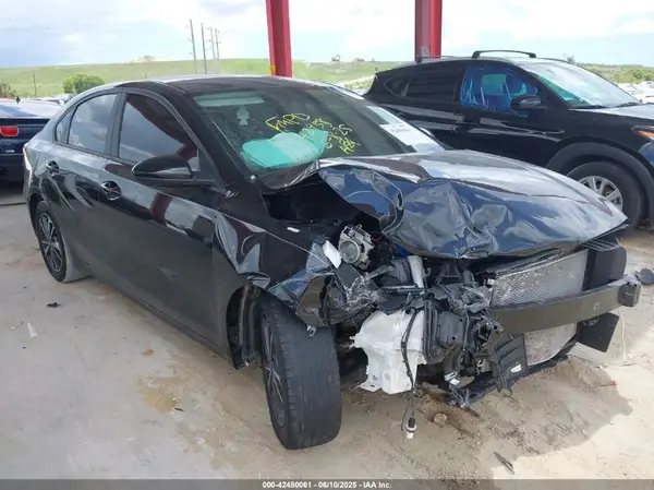 3KPF24AD3NE493393 2022 KIA FORTE - Image 1