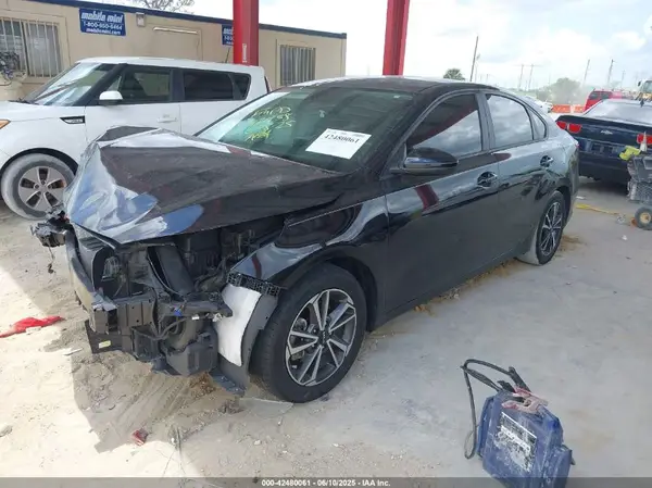 3KPF24AD3NE493393 2022 KIA FORTE - Image 2
