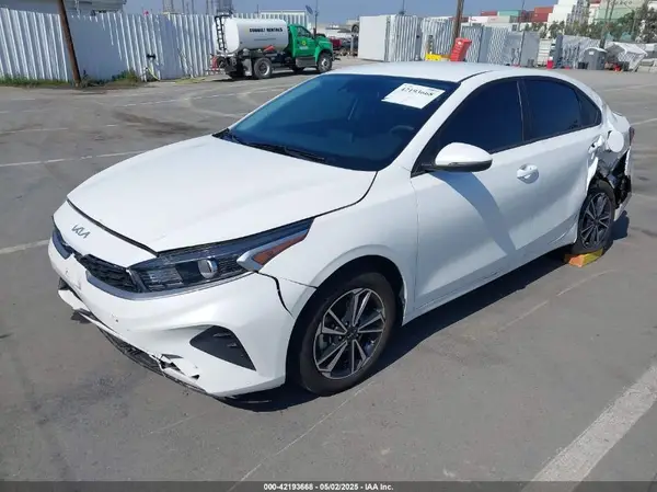 3KPF24AD3NE496228 2022 KIA FORTE - Image 2
