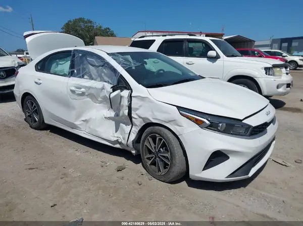 3KPF24AD3NE499971 2022 KIA FORTE - Image 1