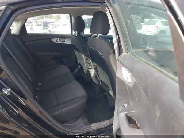3KPF24AD3PE508753 2023 KIA FORTE - Image 8