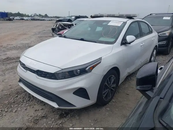 3KPF24AD3PE516500 2023 KIA FORTE - Image 2