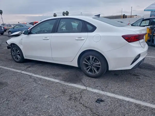 3KPF24AD3PE522393 2023 KIA FORTE - Image 2