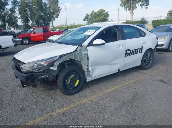 3KPF24AD3PE524662 2023 KIA FORTE - Image 2