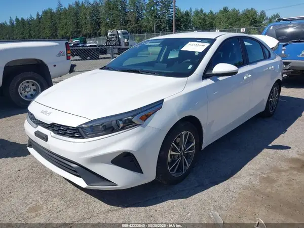 3KPF24AD3PE525875 2023 KIA FORTE - Image 2