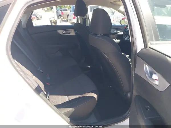 3KPF24AD3PE525875 2023 KIA FORTE - Image 8