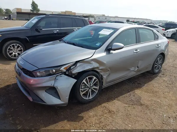 3KPF24AD3PE526282 2023 KIA FORTE - Image 2