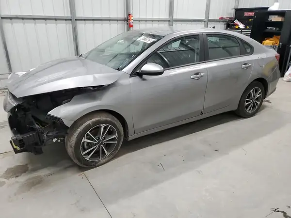 3KPF24AD3PE526296 2023 KIA FORTE - Image 1