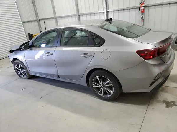 3KPF24AD3PE526296 2023 KIA FORTE - Image 2