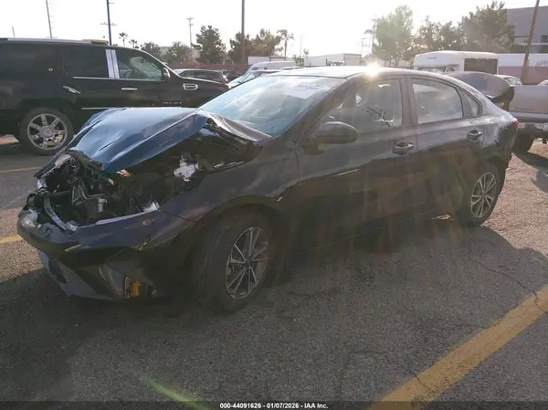 3KPF24AD3PE529618 2023 KIA FORTE - Image 2