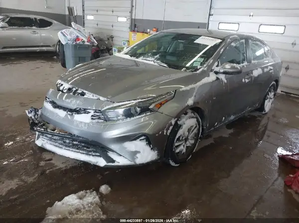 3KPF24AD3PE543258 2023 KIA FORTE - Image 2