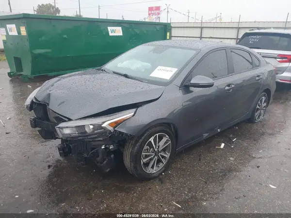 3KPF24AD3PE543485 2023 KIA FORTE - Image 2