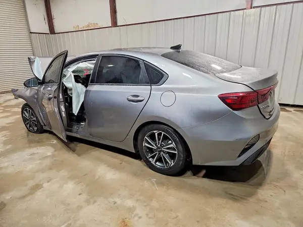 3KPF24AD3PE548721 2023 KIA FORTE - Image 2